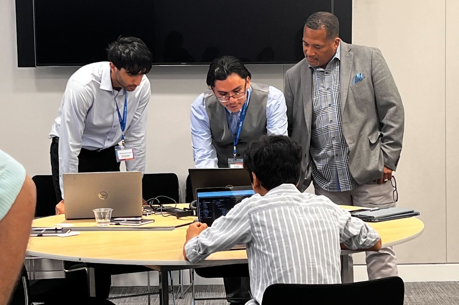 JPMorgan Chase engineers reviewing code with Scholars at the 2025 capstone